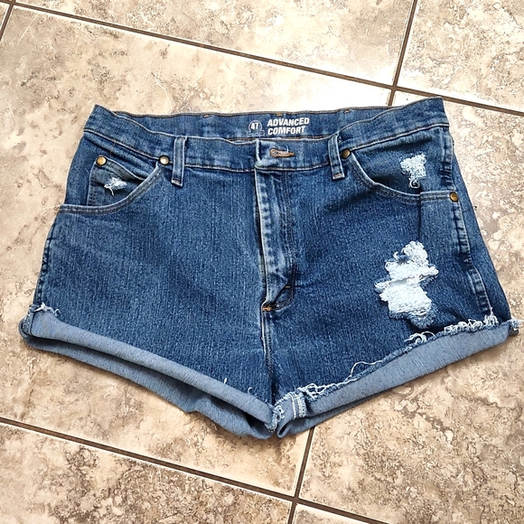 Wrangler Cut Off Shorts - Picture 1 of 5